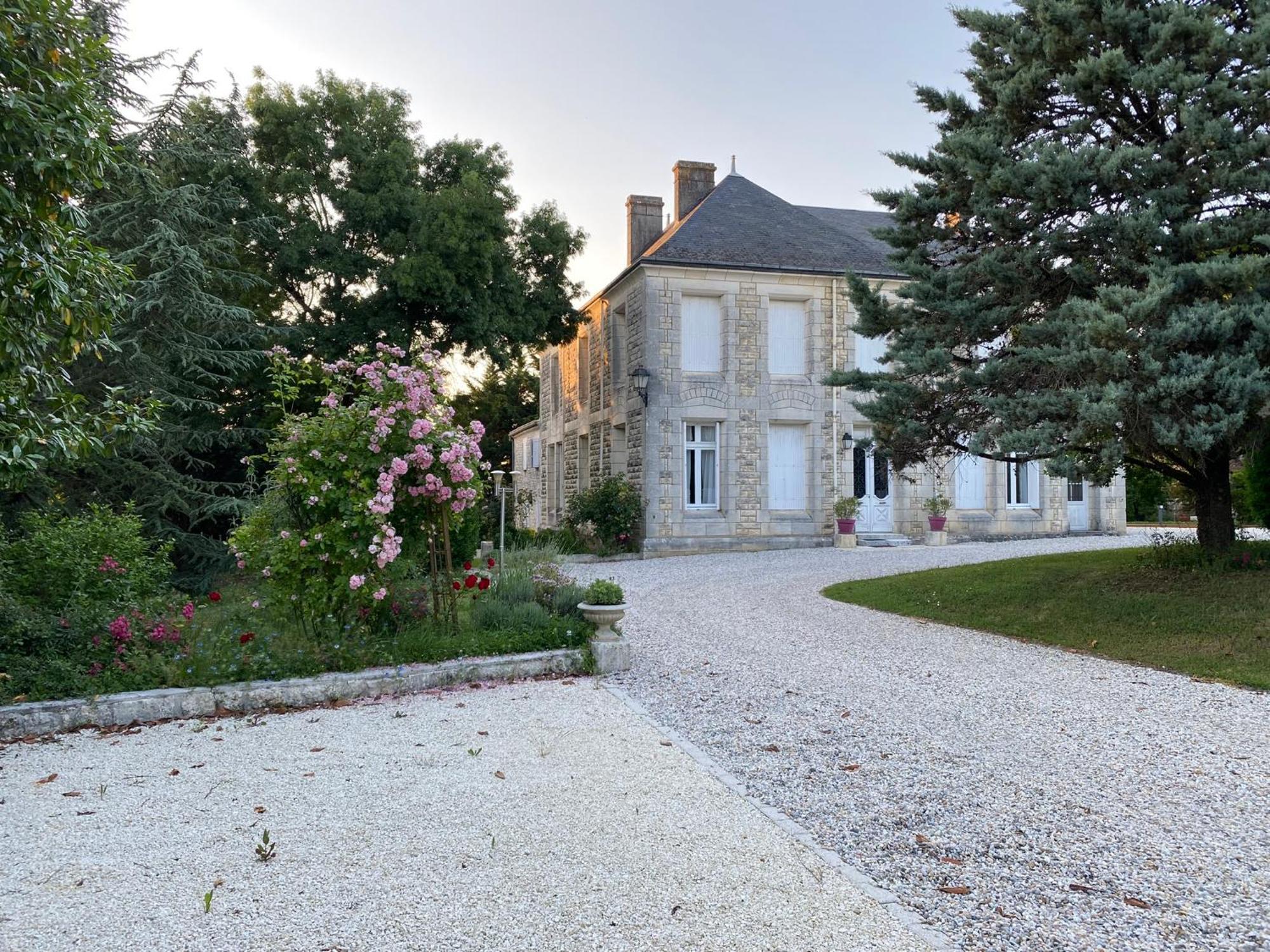 Domaine De La Perthuiserie Saint-Porchaire Exterior foto